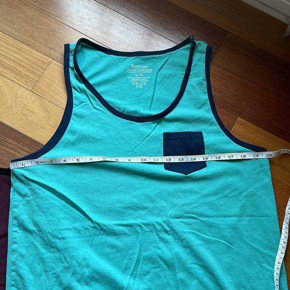 Set of Two Men’s Large Sleeveless Shirts with Contrast Pocket and Edging - Picture 4 of 10